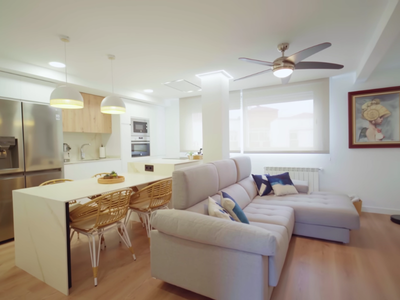 Espacio reformado en Leganés con nuevo diseño, iluminación y materiales modernos